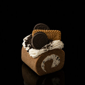 OREO ROLL CAKE